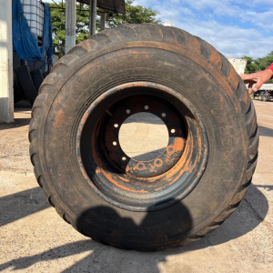 Pneu com Roda 700/40-22.5 – Transbordo – Ideal para Estepe