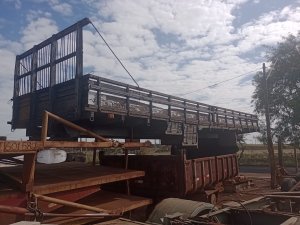 Carroceria de Madeira com Assoalho de Madeira